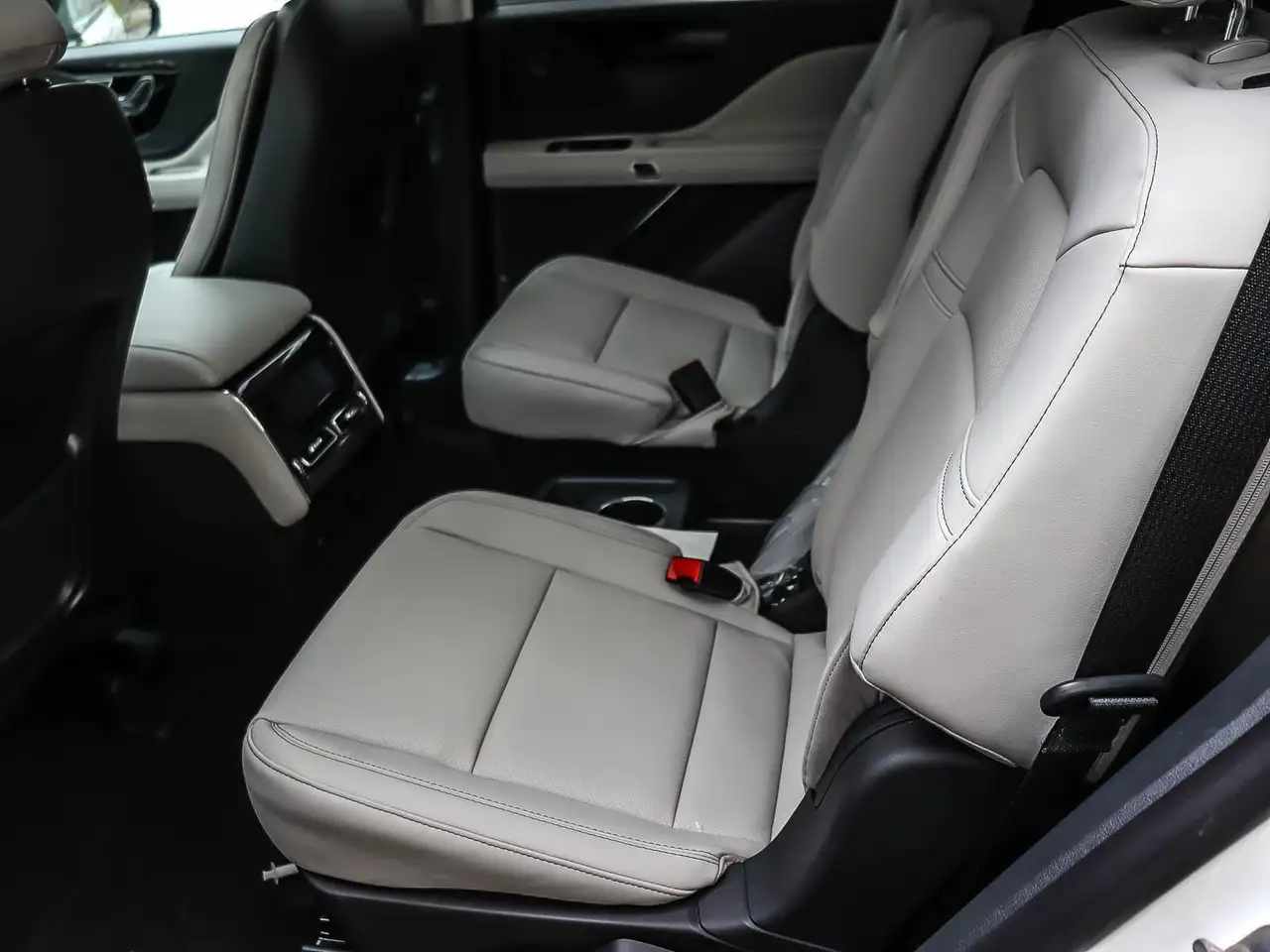 Lincoln Aviator снимка Lincoln Aviator