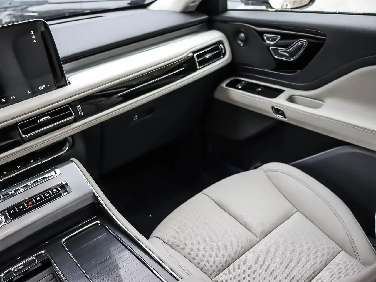 Lincoln Aviator снимка Lincoln Aviator