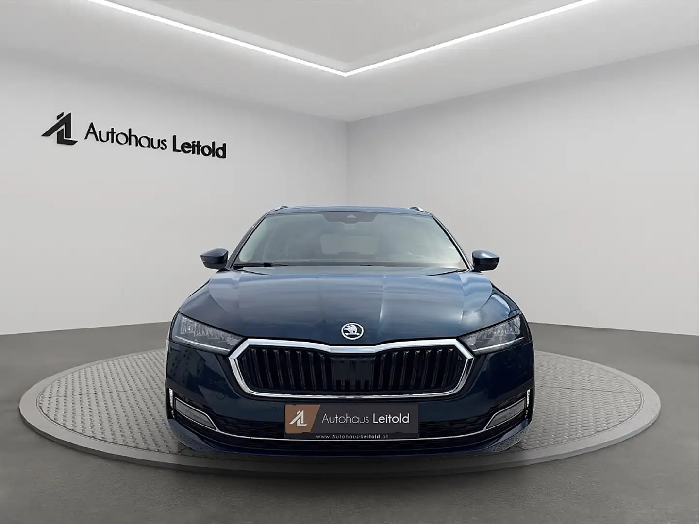 Skoda Octavia Combi 2,0 TDI Style DSG AHK LED ACC MEMORY HEAD... Blau - 2