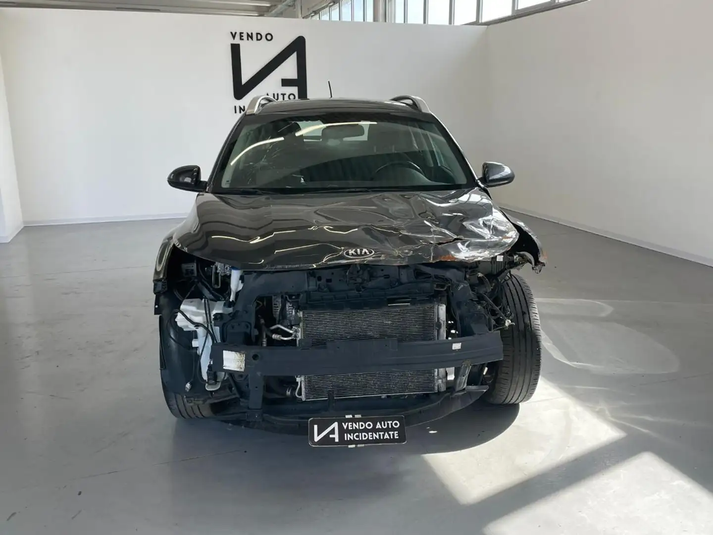 Kia Stonic 1.4 MPI 101CV ECOGPL STYLE CAMBIO MANUALE Gris - 2