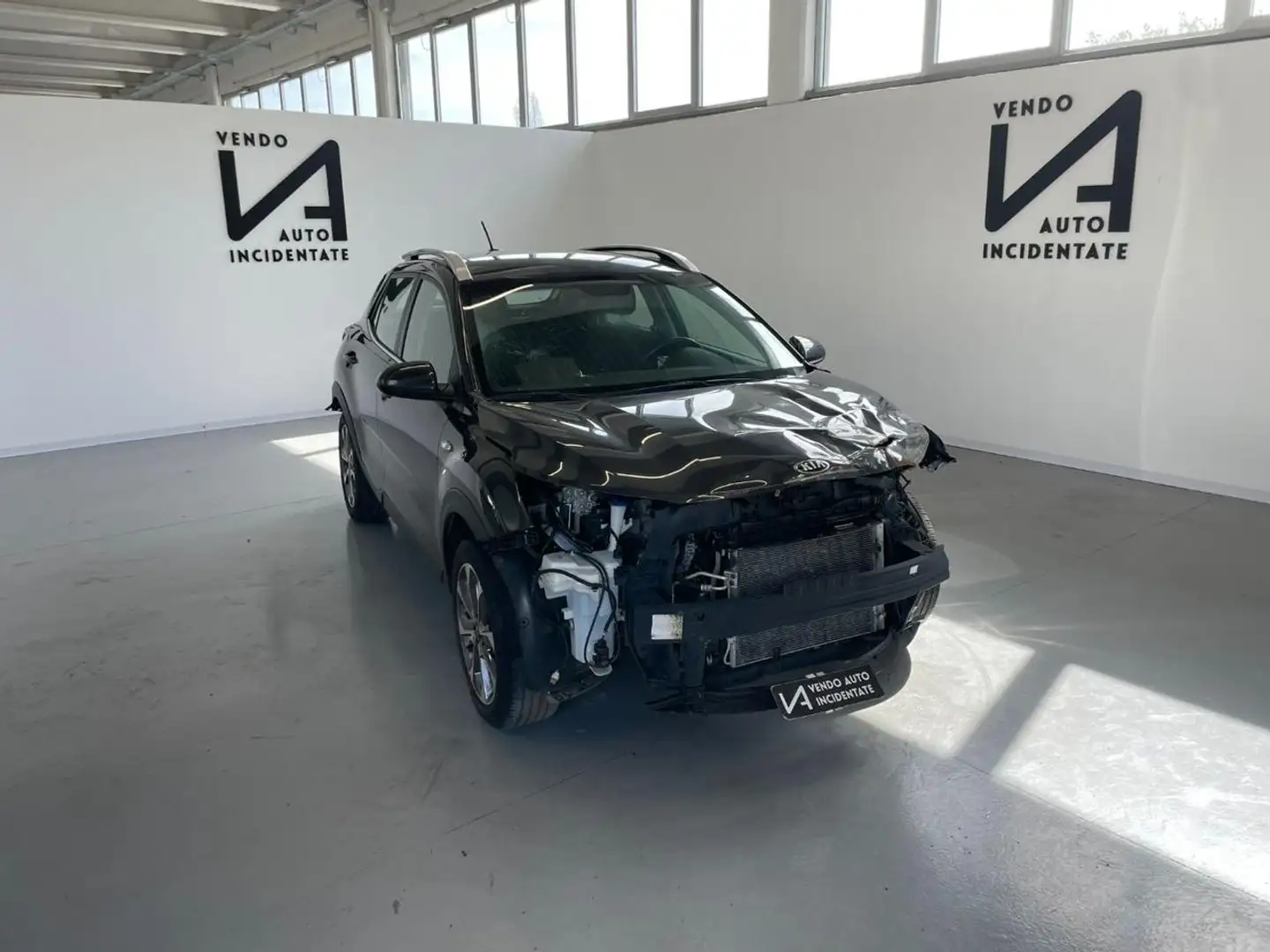 Kia Stonic 1.4 MPI 101CV ECOGPL STYLE CAMBIO MANUALE Gris - 1