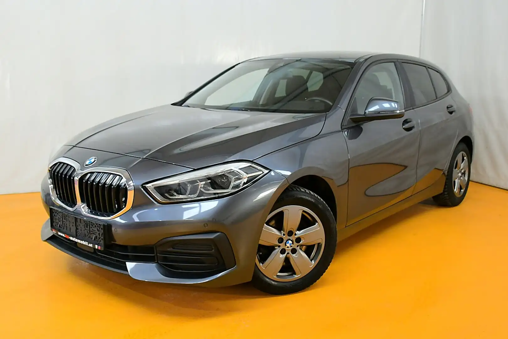 BMW 118 d Aut. Grau - 1