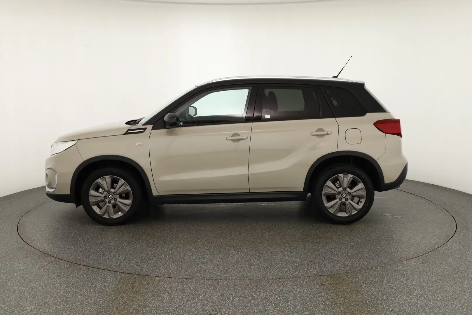 Suzuki Vitara 1.0 Comfort Aut. Navi Kamera Sitzheizung Bej - 2