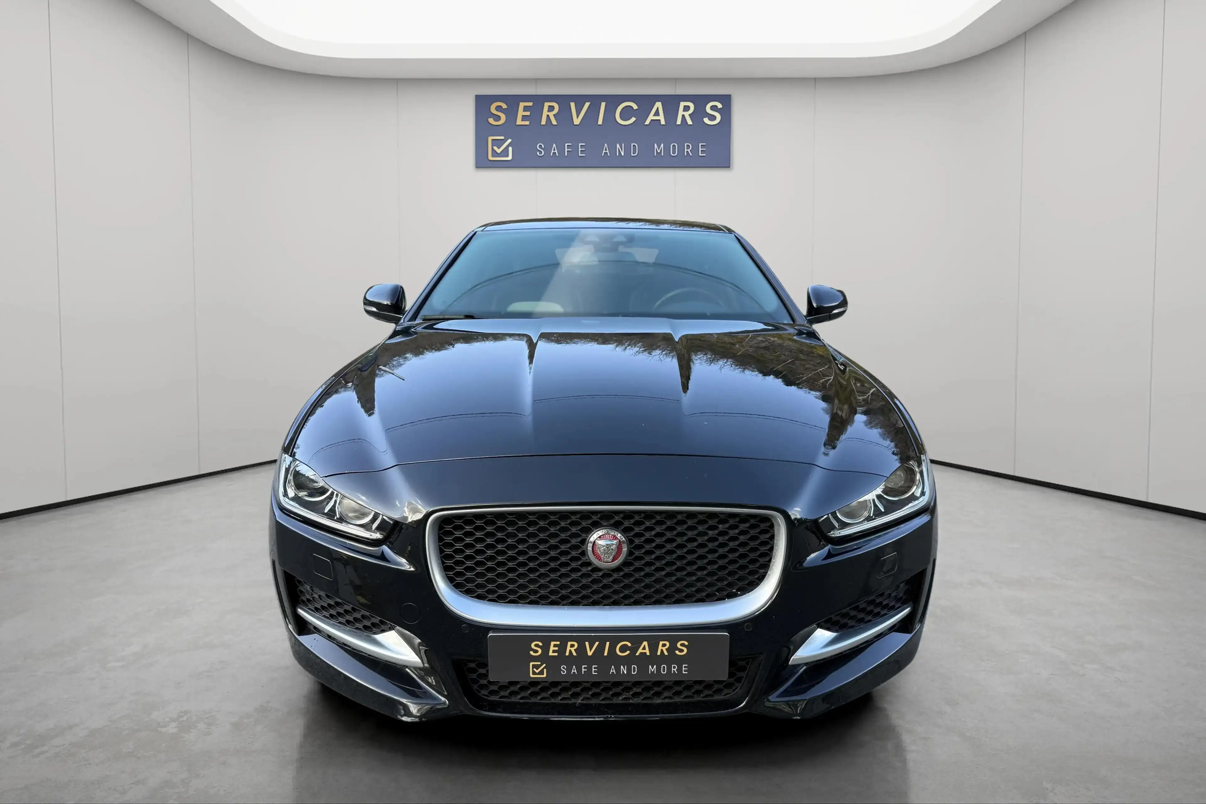 Jaguar XE XE 2.0 D E-Performance R-Sport — photo 2