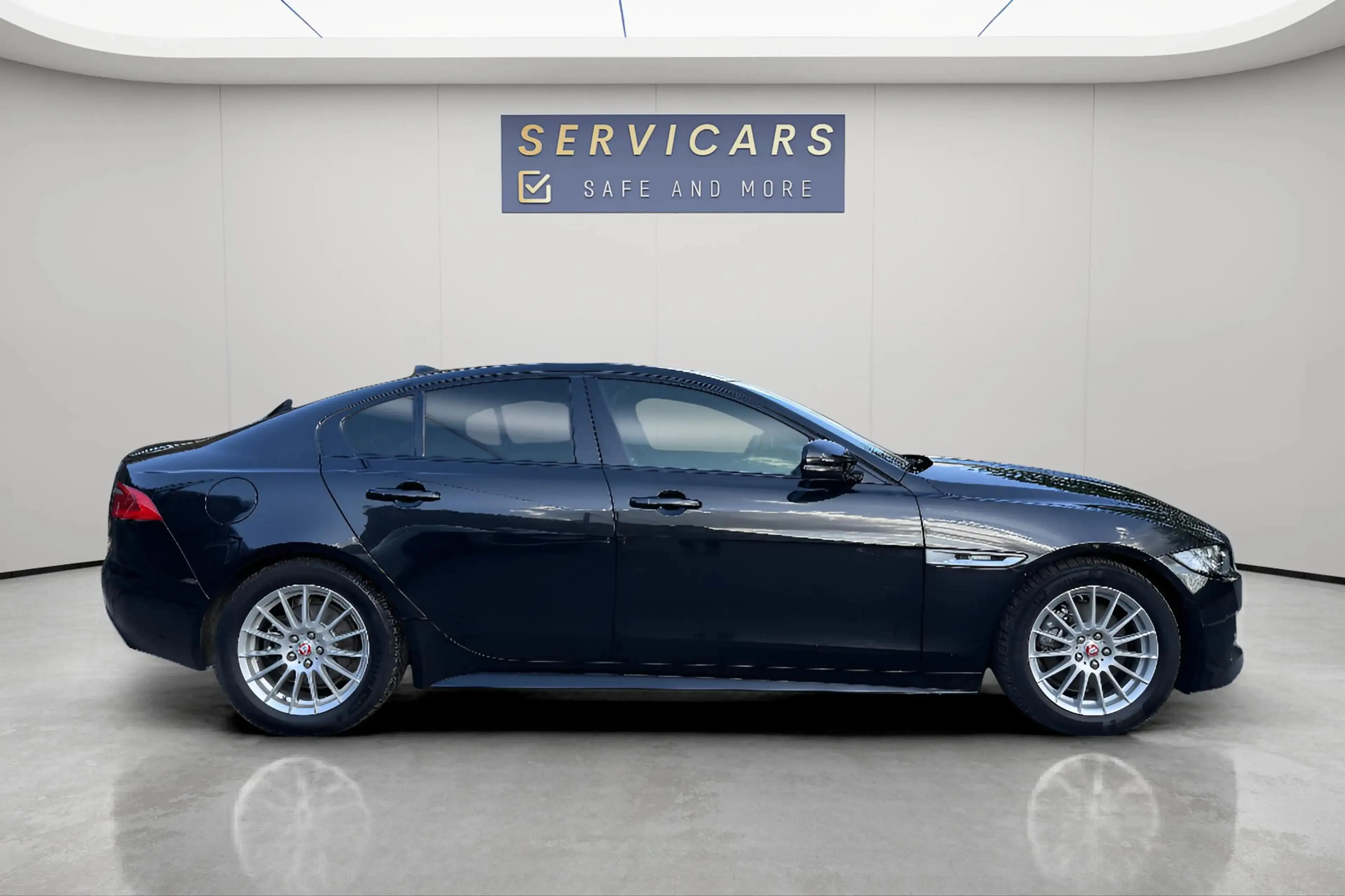 Jaguar XE XE 2.0 D E-Performance R-Sport — photo 4
