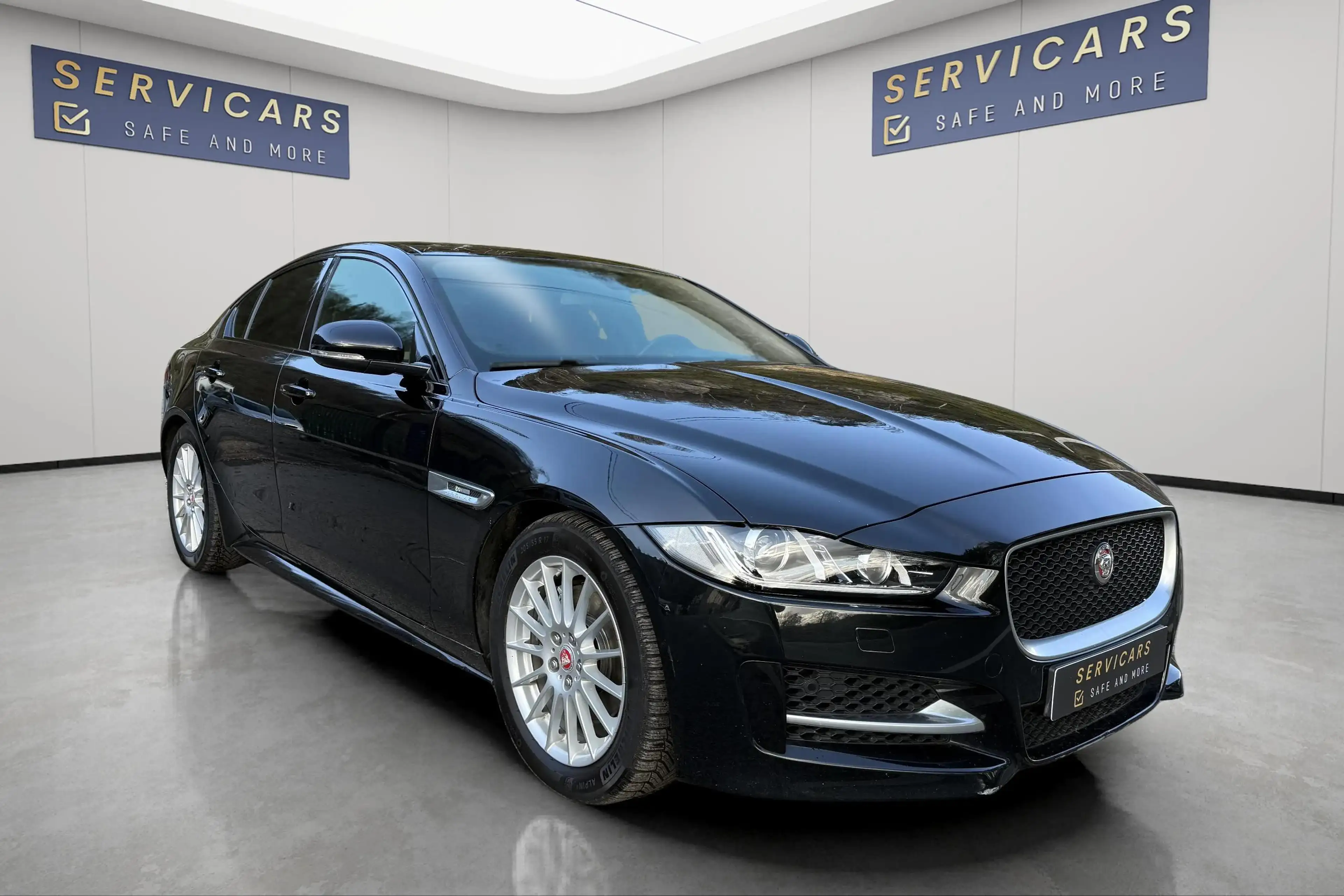 Jaguar XE XE 2.0 D E-Performance R-Sport — photo 3