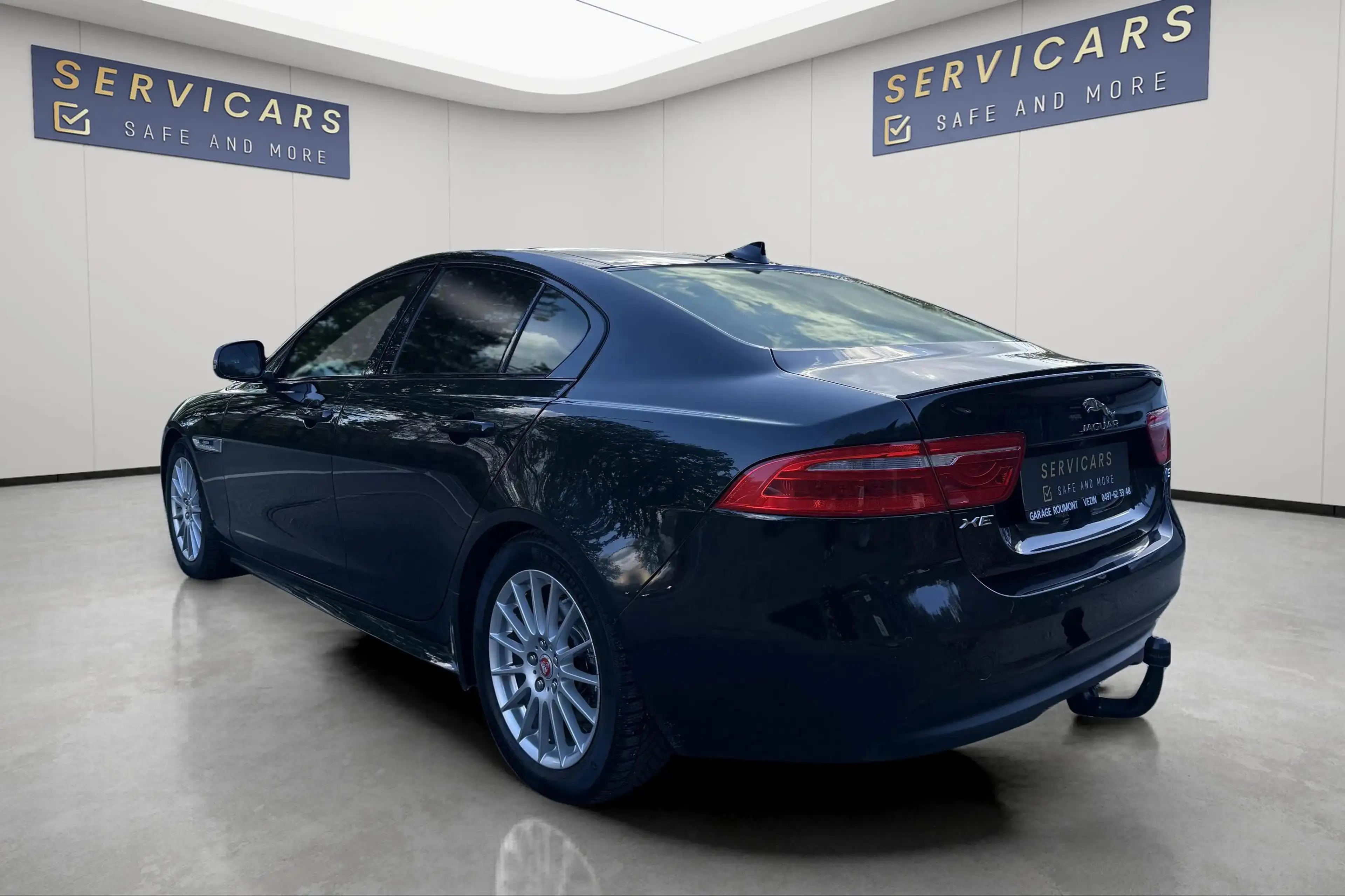 Jaguar XE XE 2.0 D E-Performance R-Sport — photo 8