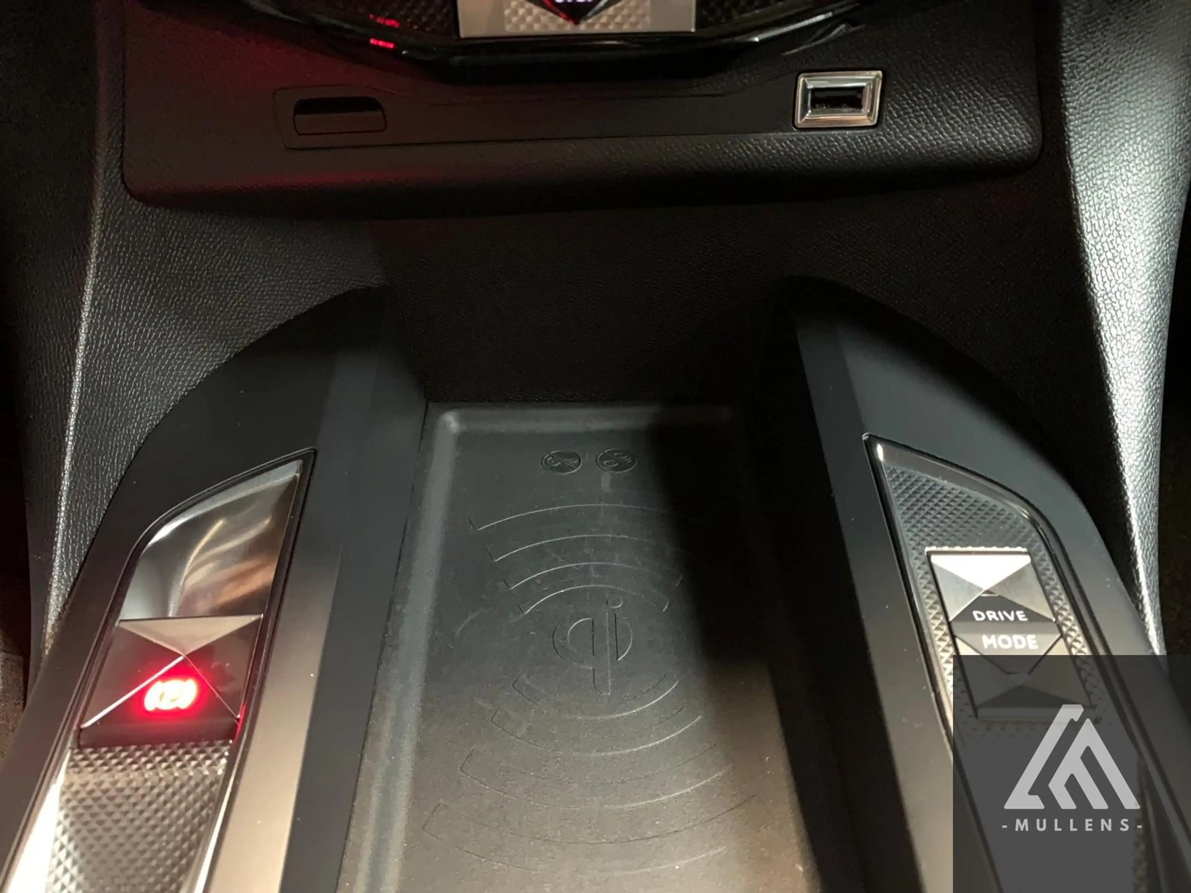 DS Automobiles DS 3 Crossback E-Tense Grand Chic — photo 14
