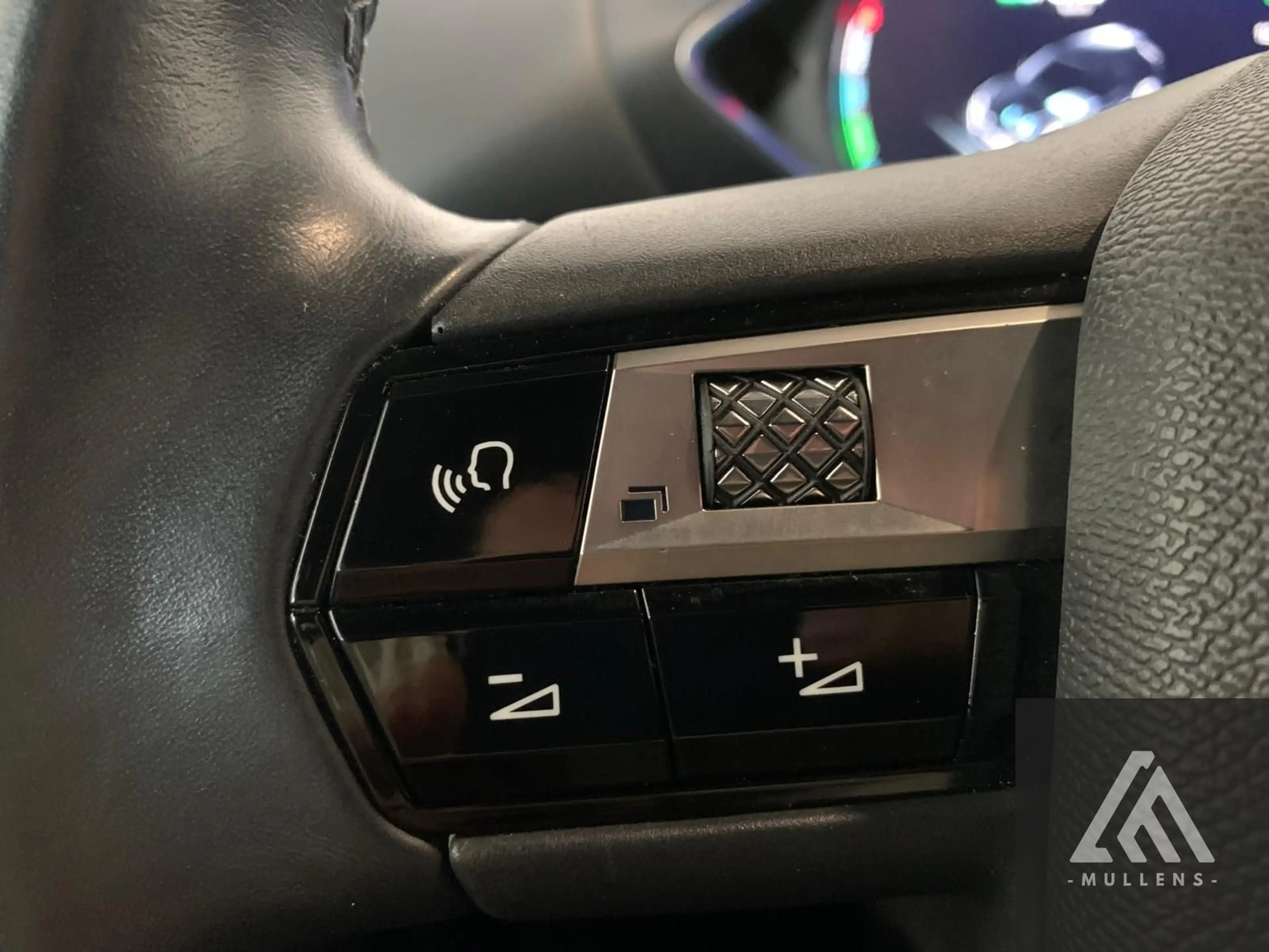 DS Automobiles DS 3 Crossback E-Tense Grand Chic — photo 11