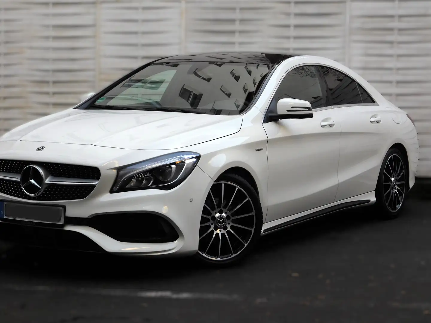 Mercedes-Benz CLA 180 AMG* EDITION*LEDER*NAVI*LED*R-KAMERA Weiß - 2
