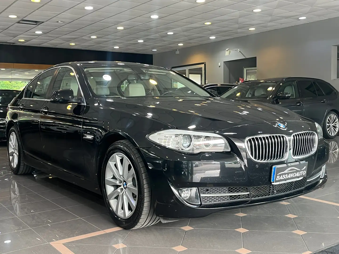 BMW 530 F10 Berlina 530d xdrive Futura auto Noir - 2