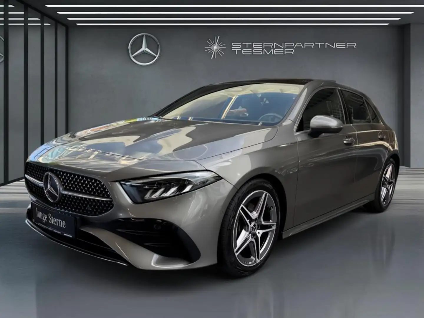 Mercedes-Benz A 200 AMG - Panorama - Kamera - Ambiente Grijs - 1