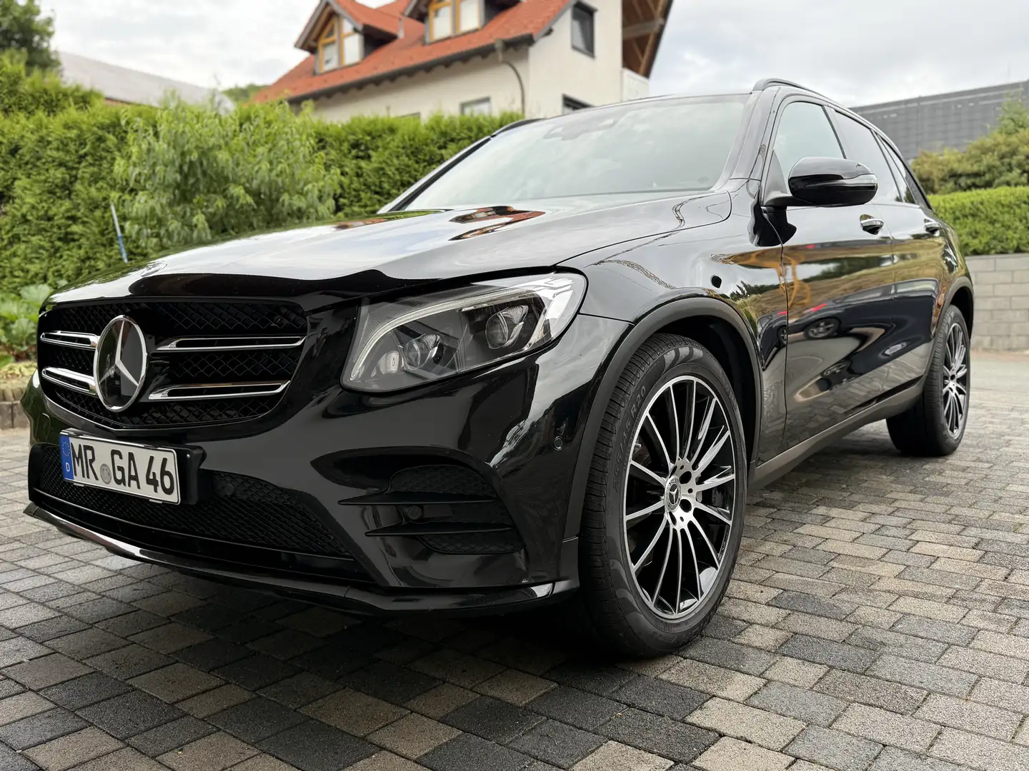 Mercedes-Benz GLC 350 d 4Matic 9G-TRONIC AMG Line ACC, Headup, Standh. Schwarz - 1