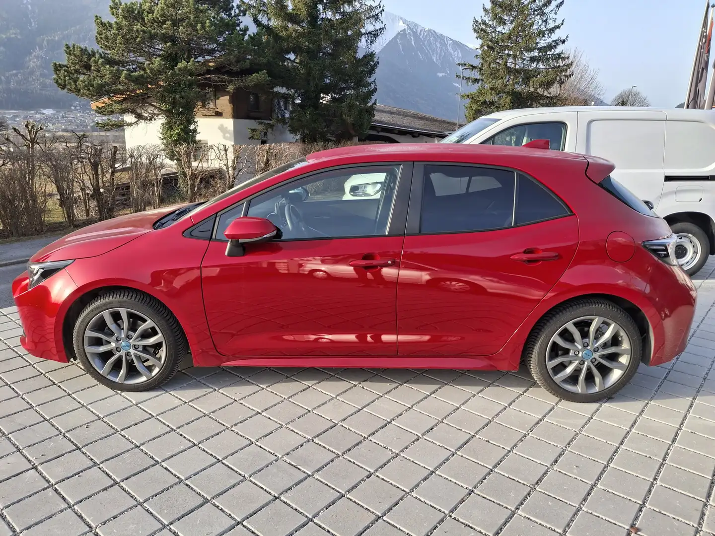 Toyota Corolla 1,8 Hybrid Active Drive Rot - 2