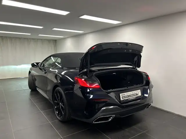 BMW 8 Series view 11