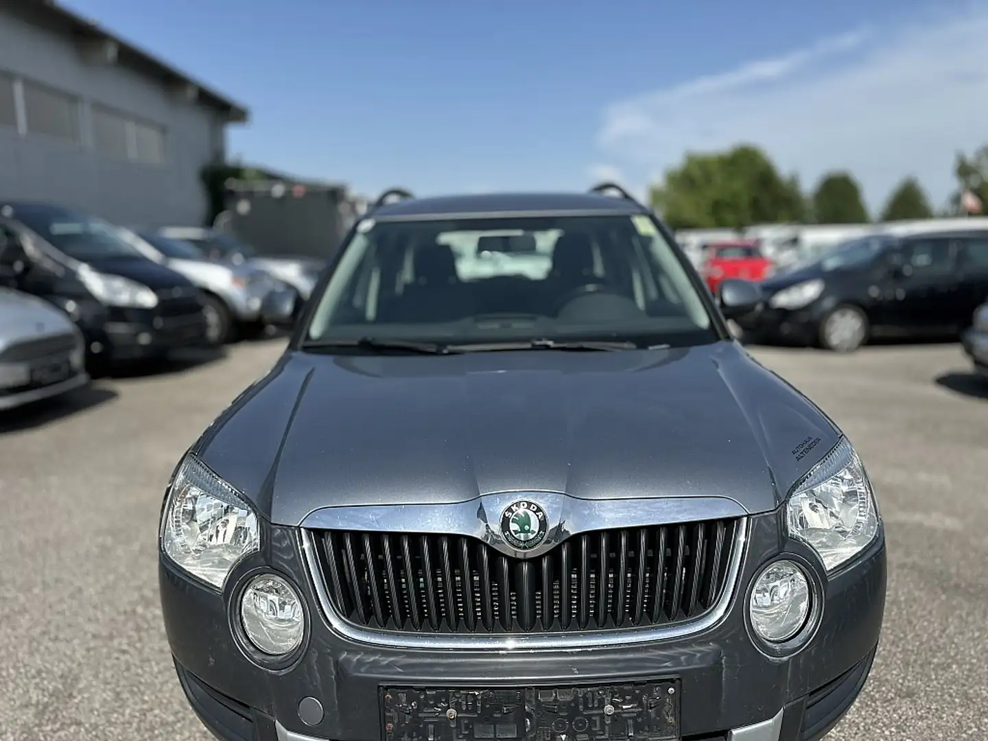 Skoda Yeti 4x4 Experience A 2,0 TDI CR DPF Grau - 2