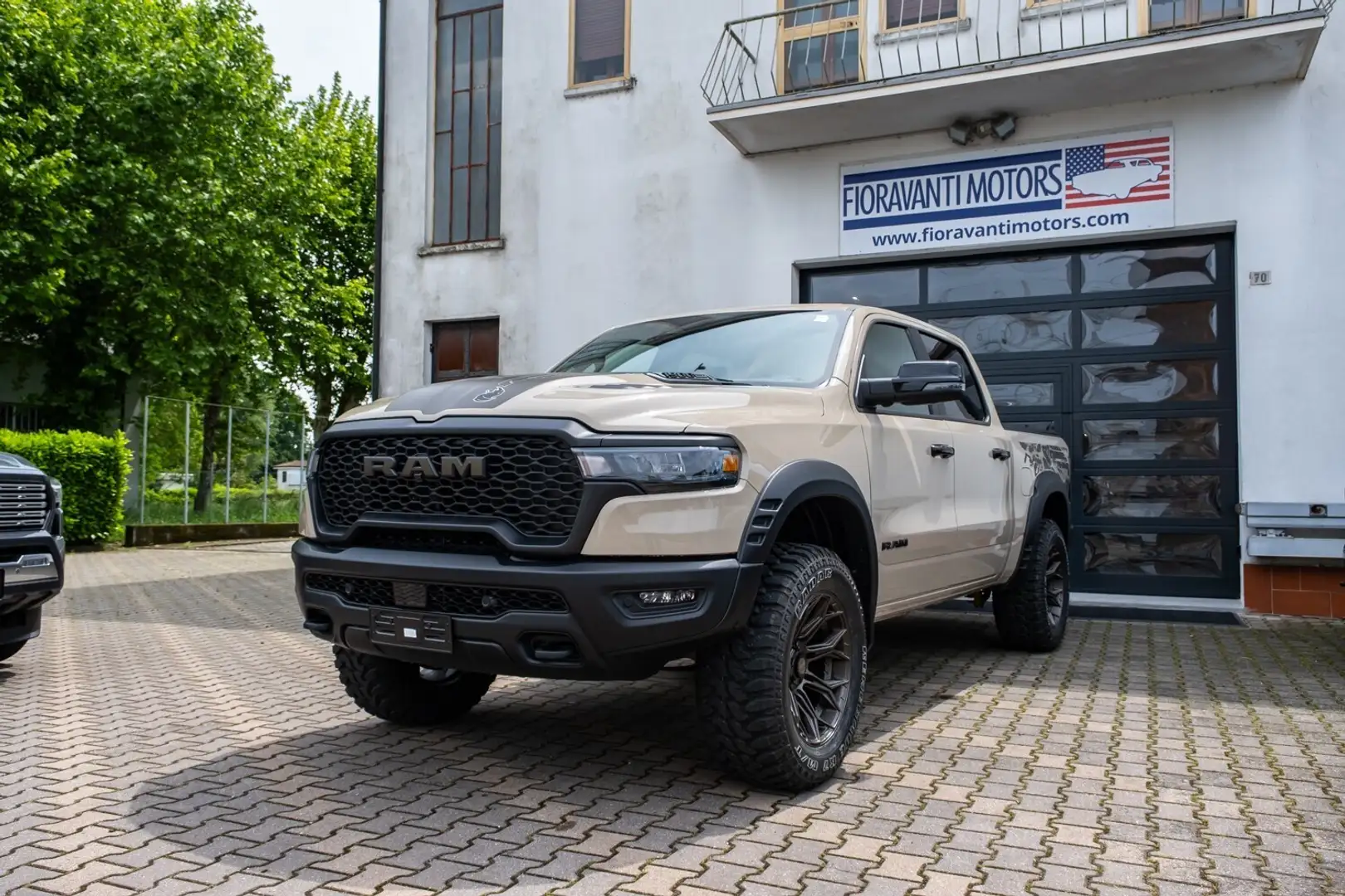 Dodge RAM 1500 REBEL "RHINO X" - CREW CAB 4x4 3.0L I-6 HUR Beige - 1