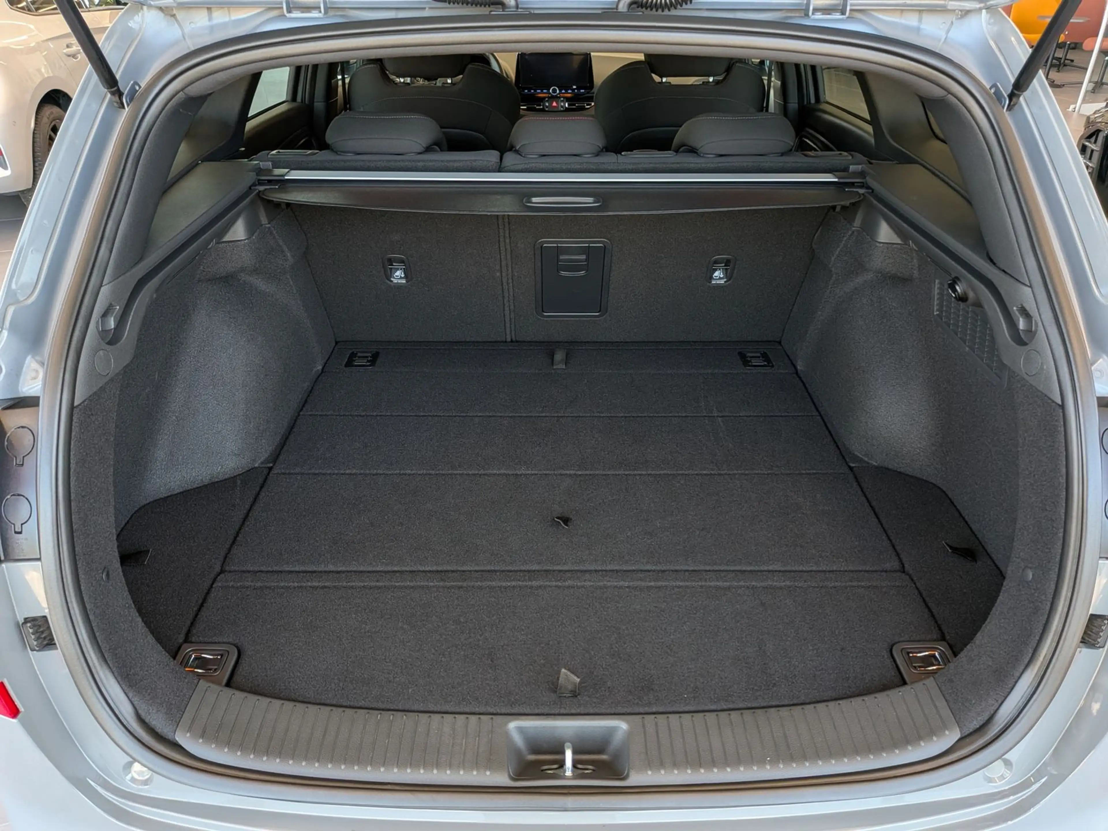Hyundai i30 1.5 N-Line LED Kamera Pano Keyless 18" — photo 14