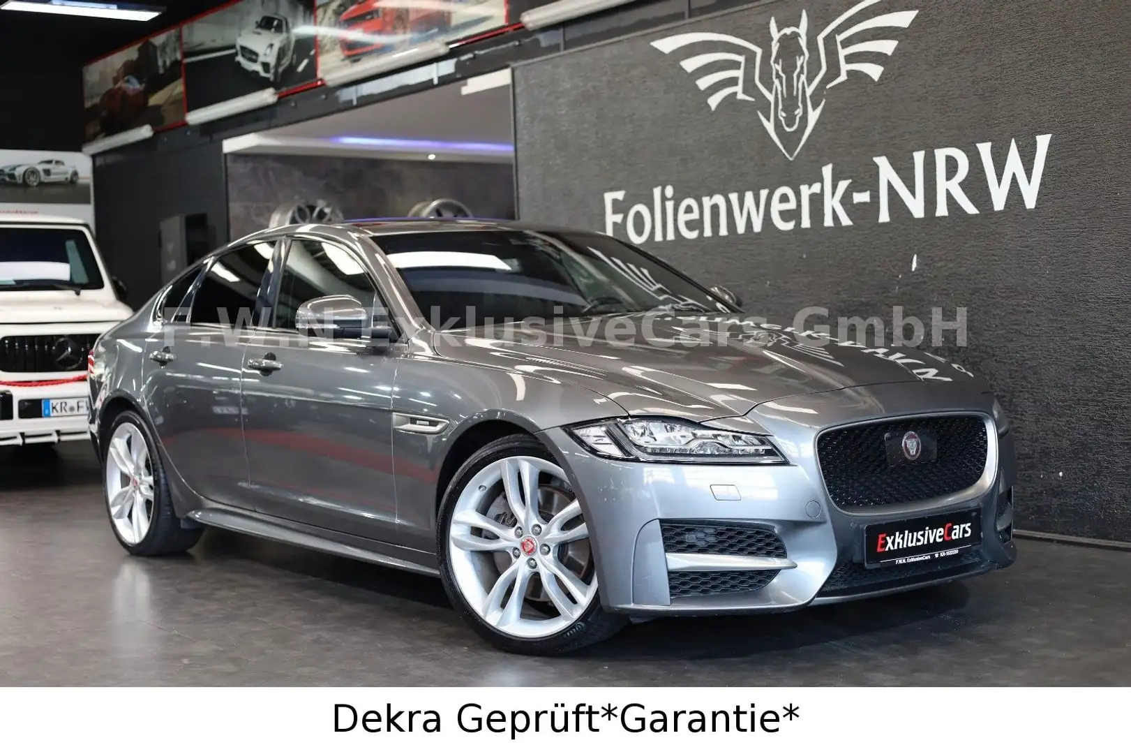 Jaguar XF 3.0ld R-Sport*Pano*Head-Up*Kamera*Led*Keyless Grau - 1