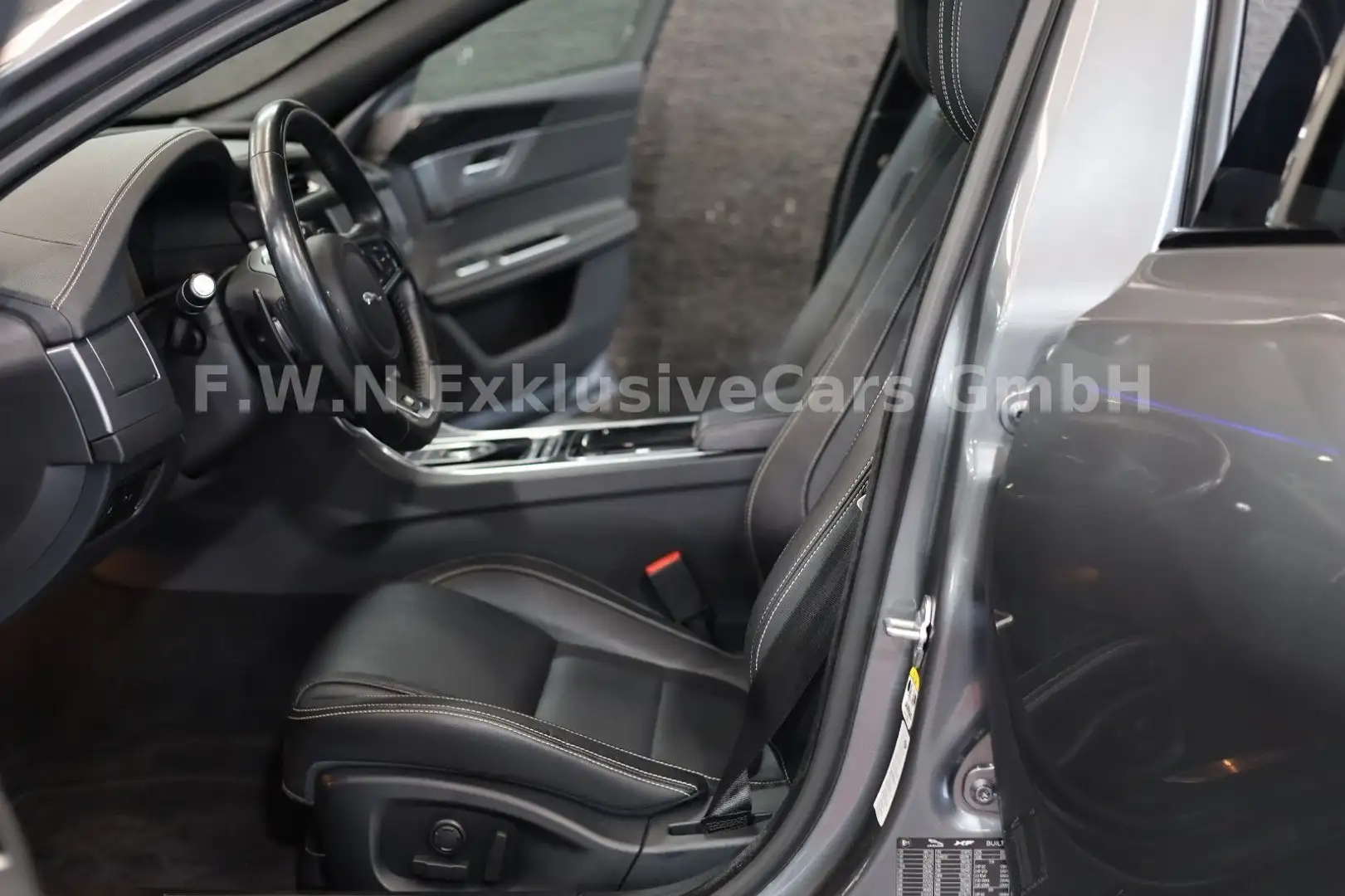 Jaguar XF 3.0ld R-Sport*Pano*Head-Up*Kamera*Led*Keyless Grau - 2