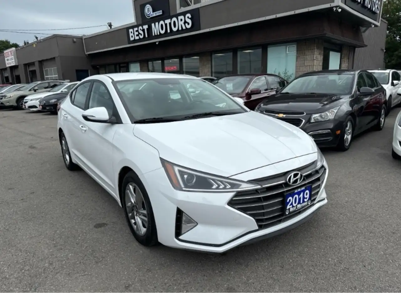 Hyundai ELANTRA photo Hyundai ELANTRA