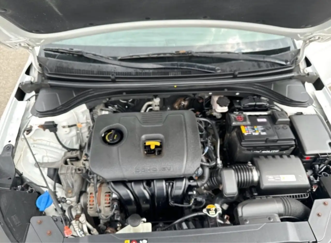 Hyundai ELANTRA photo Hyundai ELANTRA
