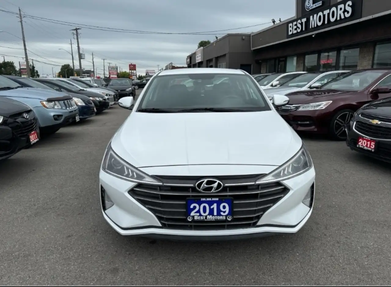 Hyundai ELANTRA photo Hyundai ELANTRA