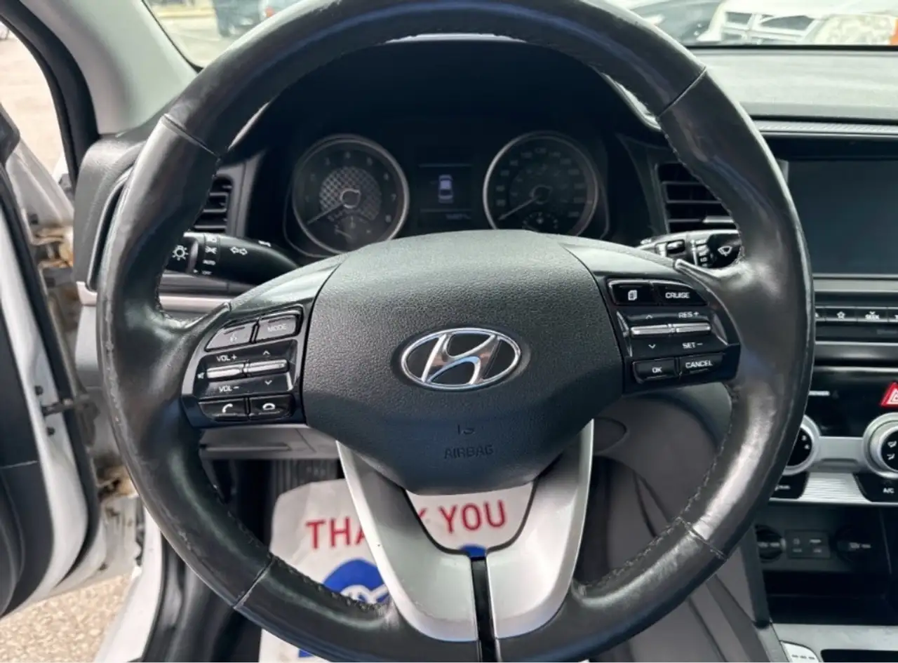 Hyundai ELANTRA photo Hyundai ELANTRA