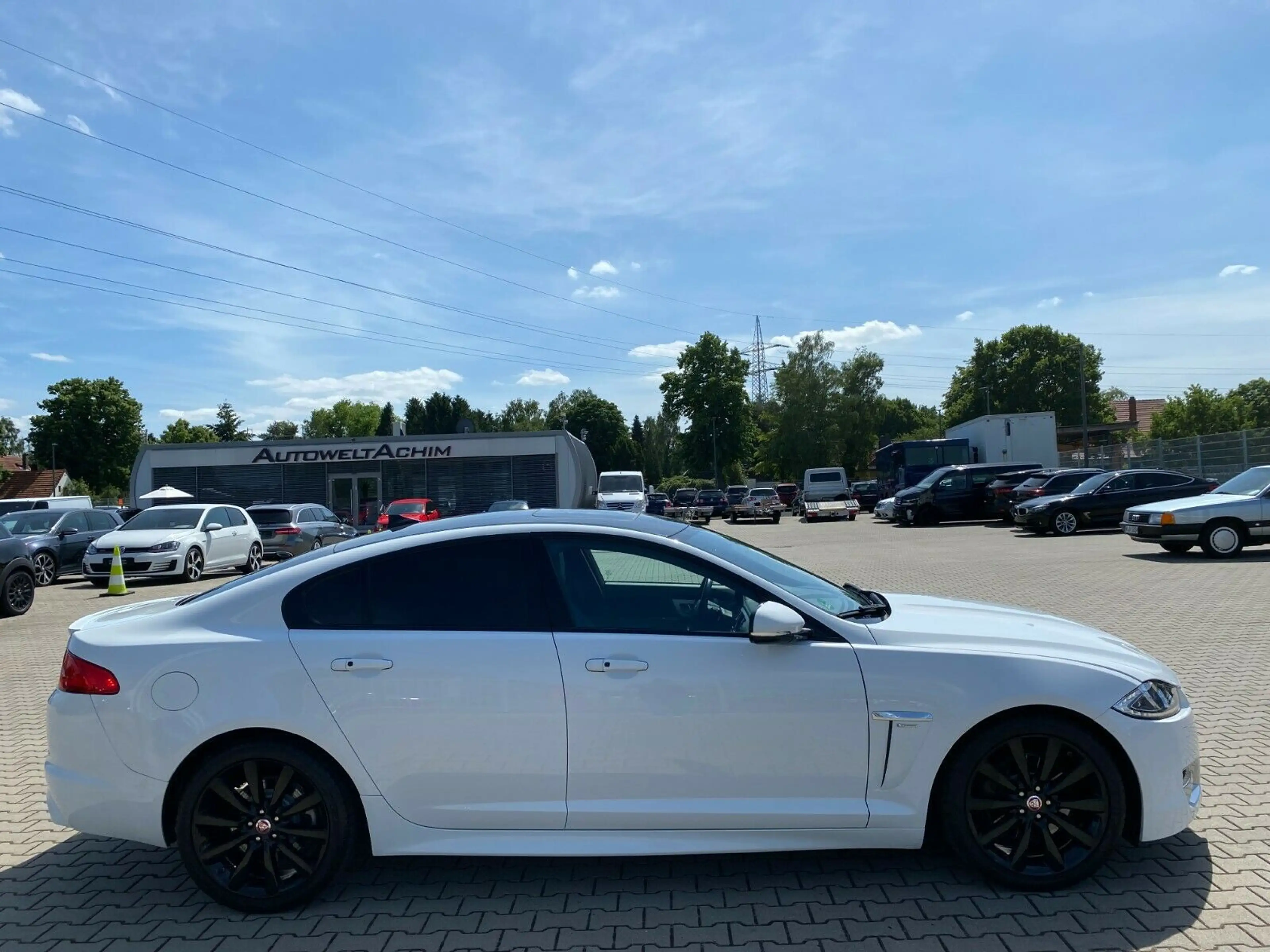 Jaguar XF 3.0 V6 Diesel R-Sport — photo 4