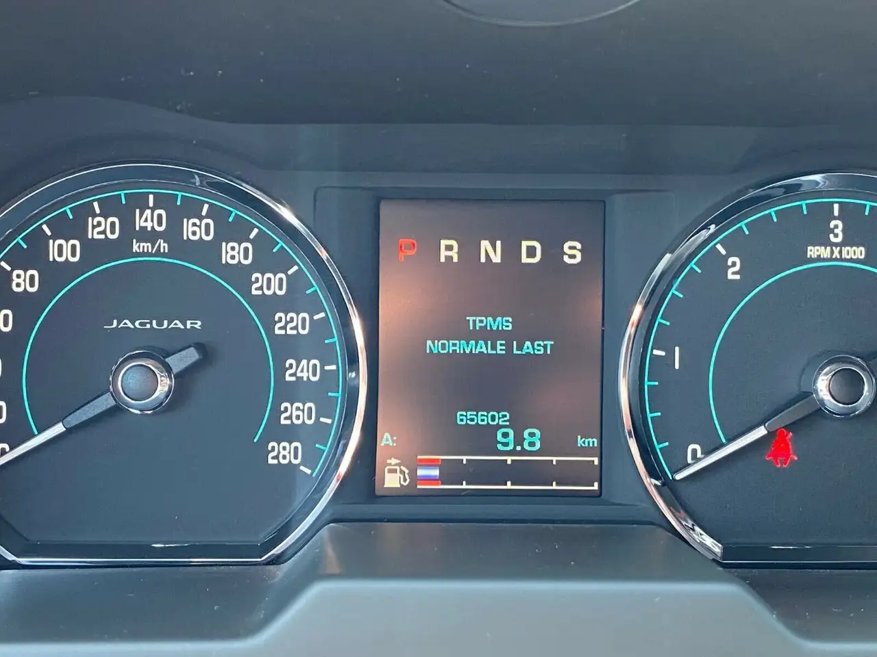 JAGUAR XF 3.0 V6 DIESEL R-SPORT - 241 ch - TOIT OUVRANT