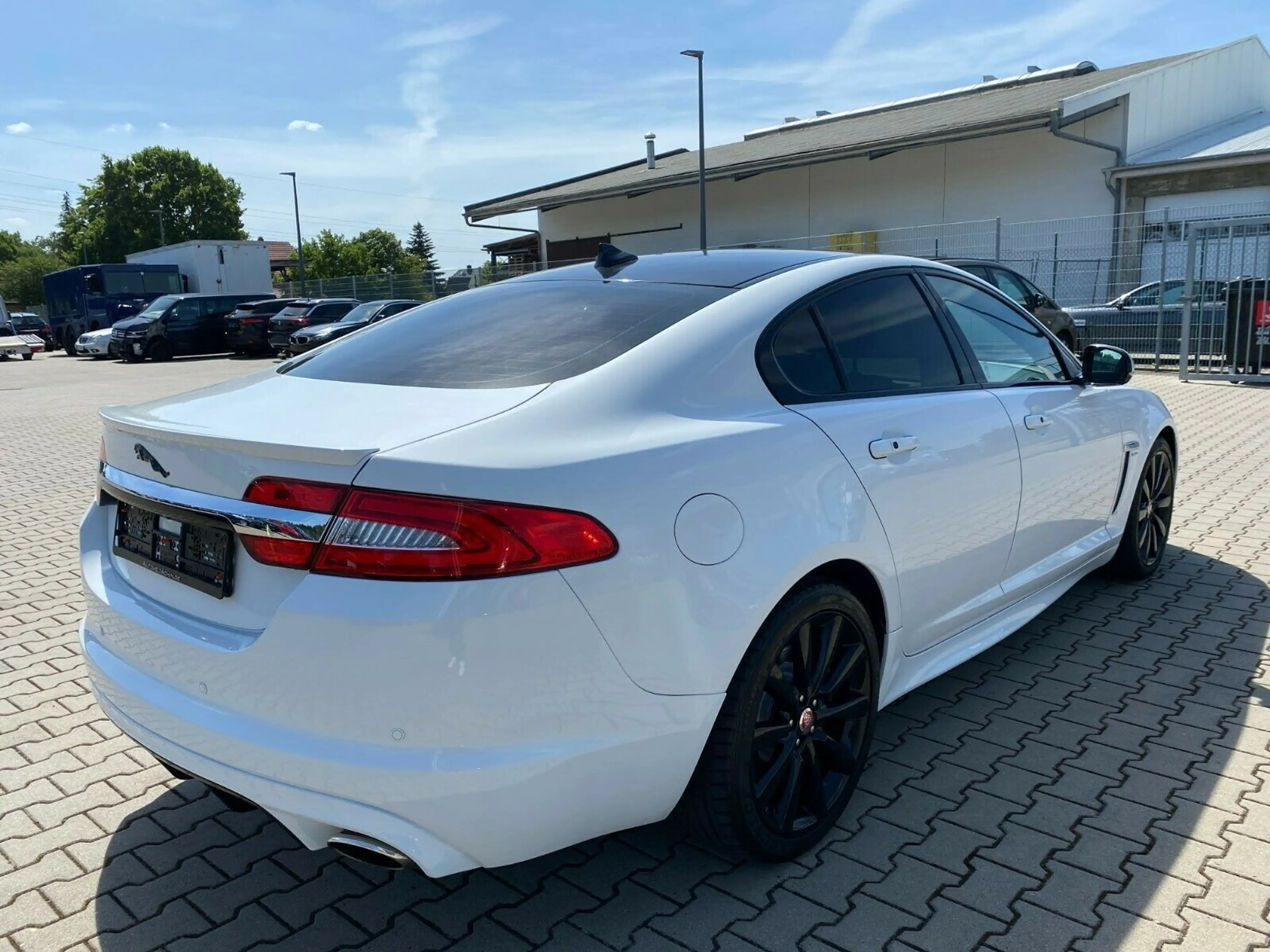 Jaguar XF 3.0 V6 Diesel R-Sport — photo 5