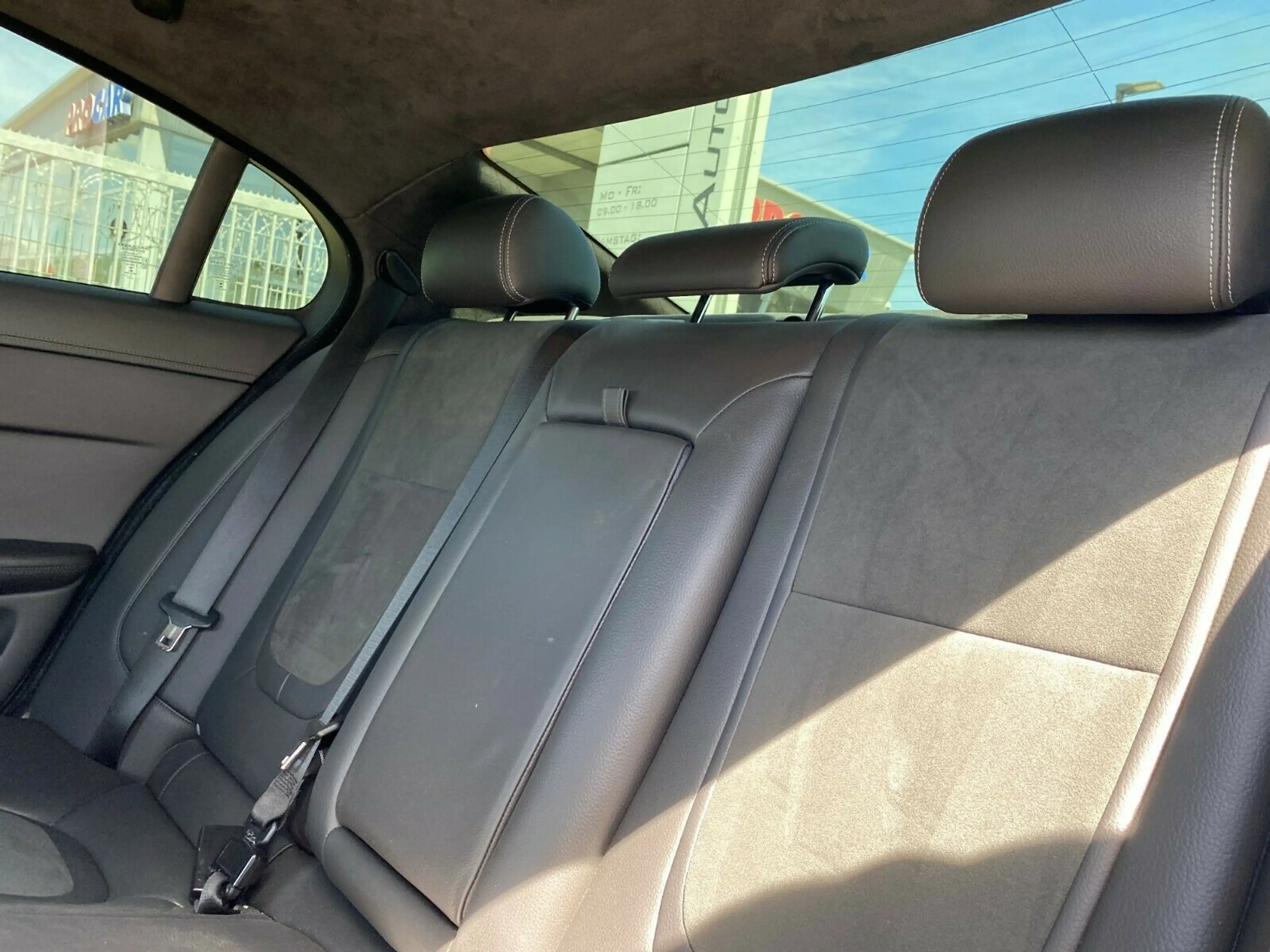 Jaguar XF 3.0 V6 Diesel R-Sport — photo 11