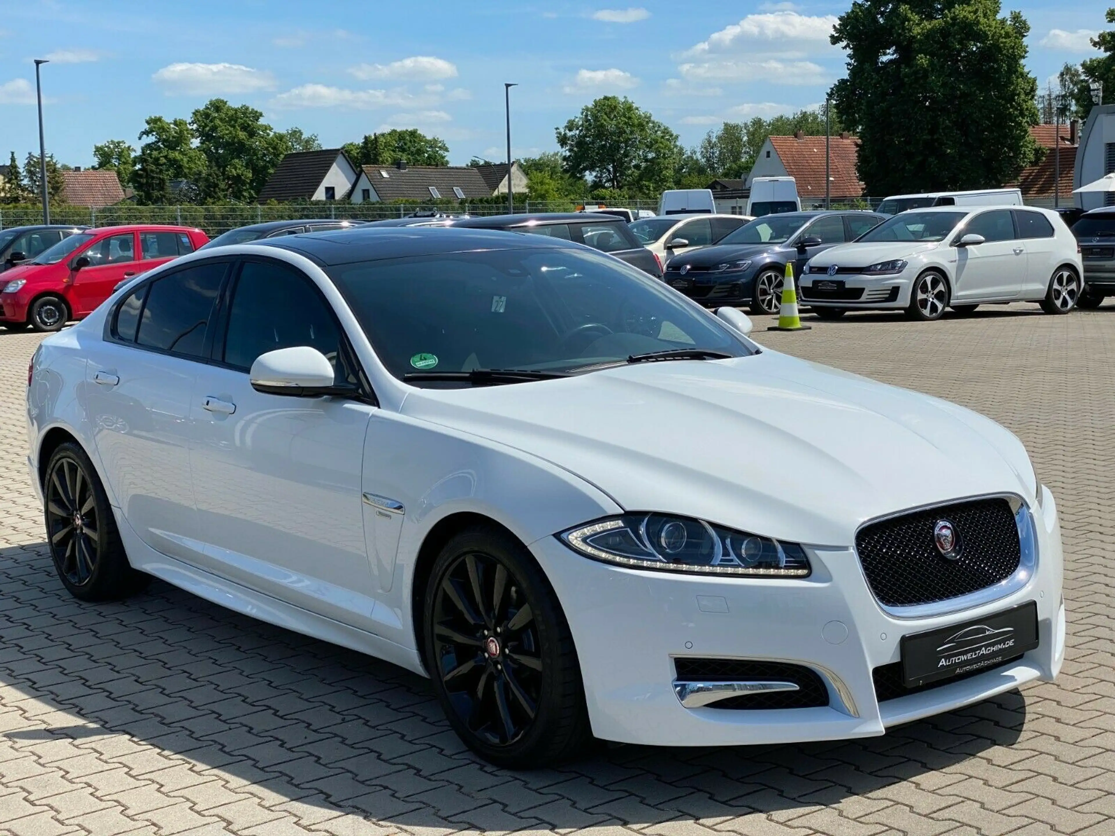 Jaguar XF 3.0 V6 Diesel R-Sport — photo 3
