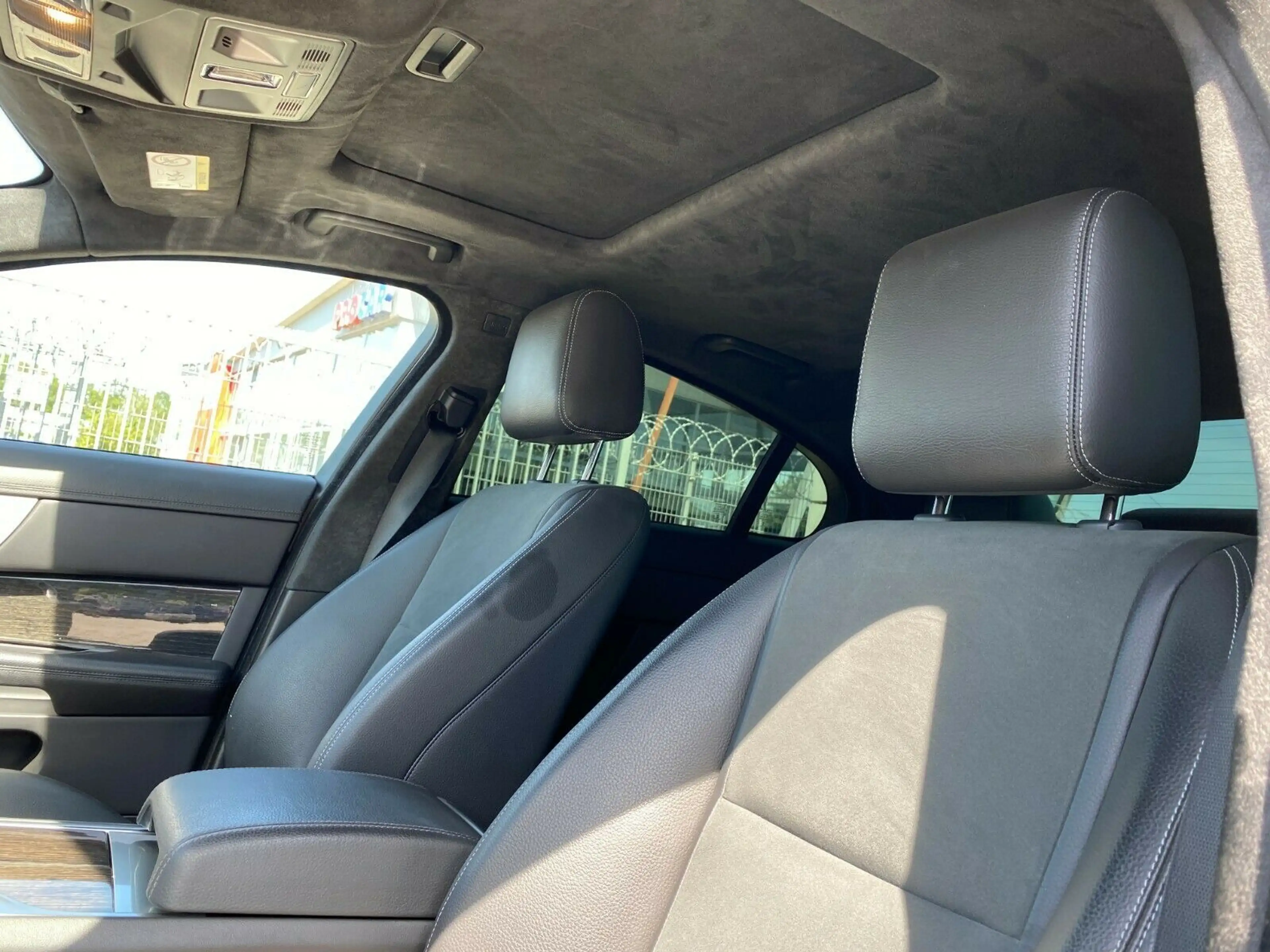 Jaguar XF 3.0 V6 Diesel R-Sport — photo 10