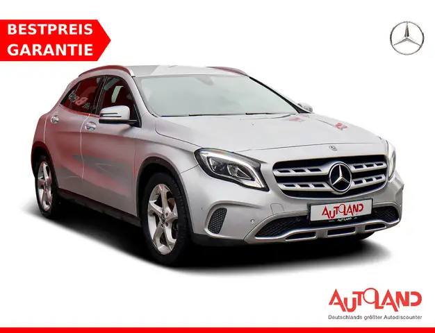 Mercedes-Benz GLA 200 Style LED Navi Tempomat Kamera PDC
