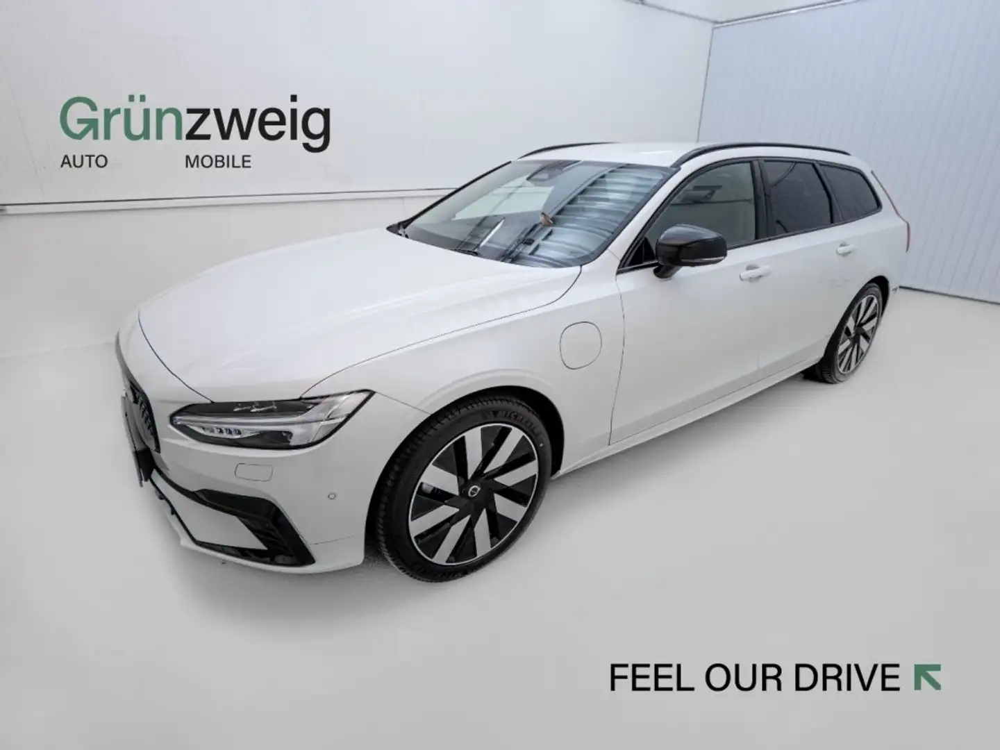 Volvo V90 Plus, T6 AWD Plug-in Hybrid, Elektrisch/Benzin, Dark Weiß - 1