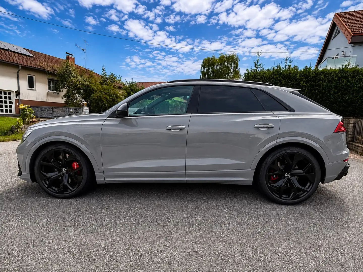 Audi Q8 RS 4.0 TFSI quattro *VOLL*Keramik*RS-Package*AHK Grau - 2
