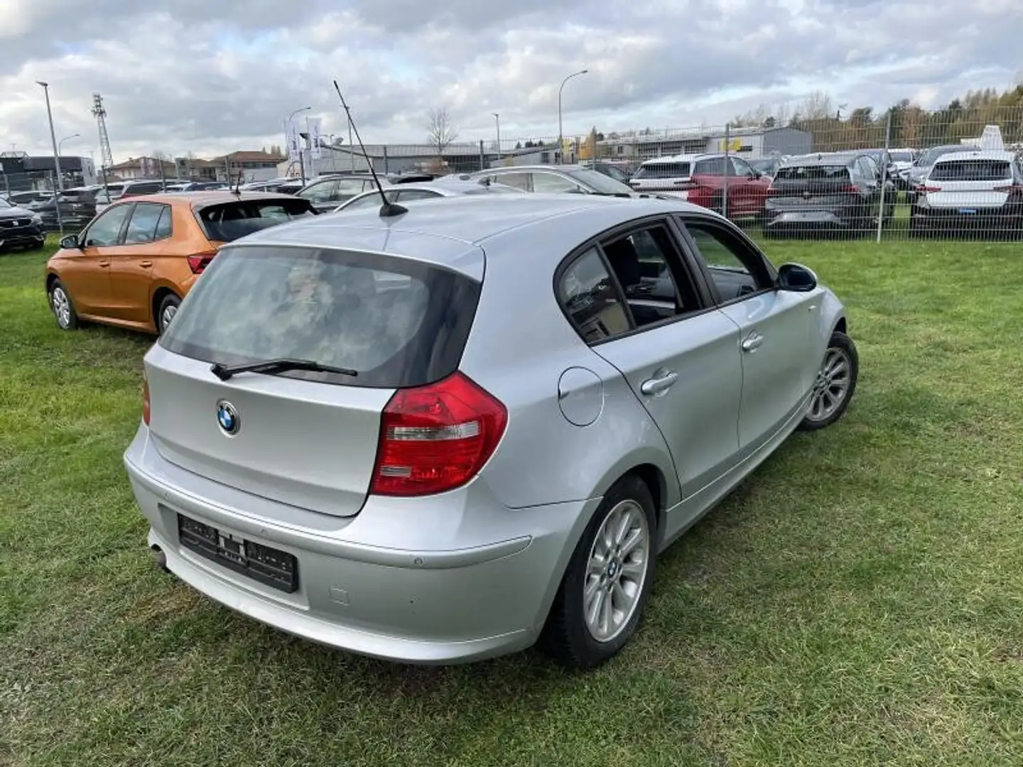 BMW 116 i S-Dach PDC SHZ Gris - 2