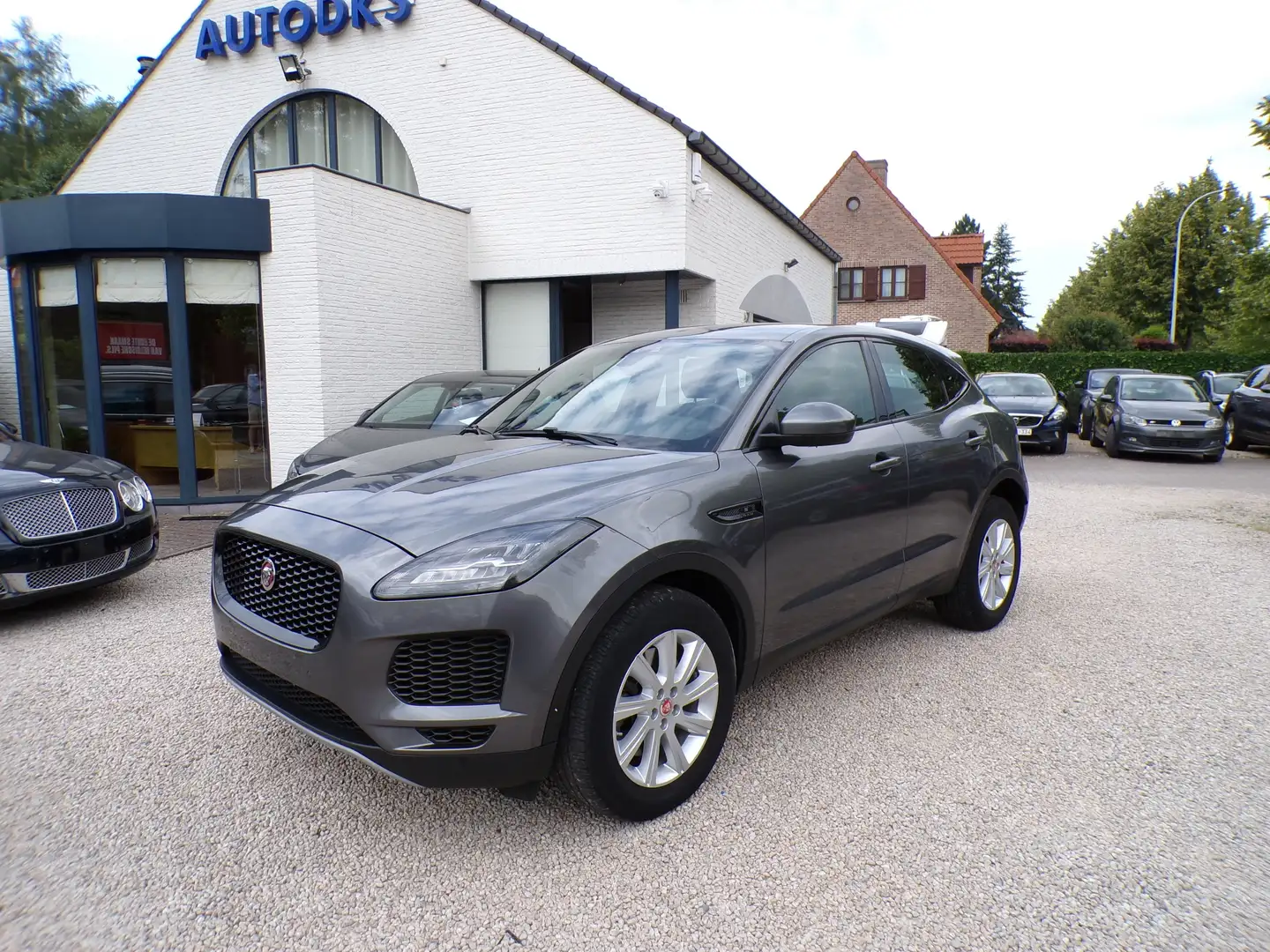 Jaguar E-Pace 2.0 T AWD Leder/Navi/Camera 1ste eigenaar Grijs - 1