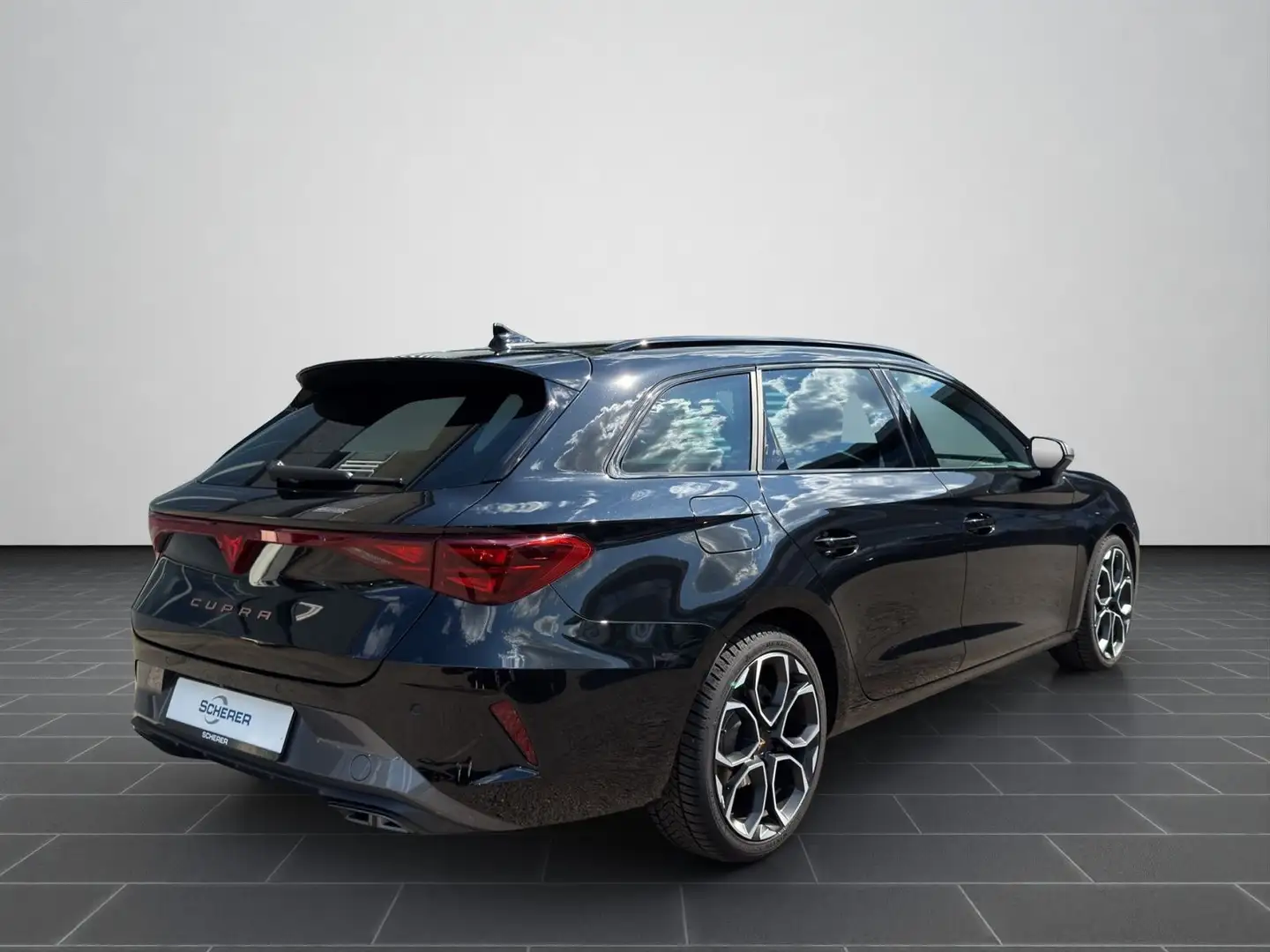 CUPRA Leon Sportstourer 1.5 eTSI DSG Matrix Edge SHZ P Zwart - 2
