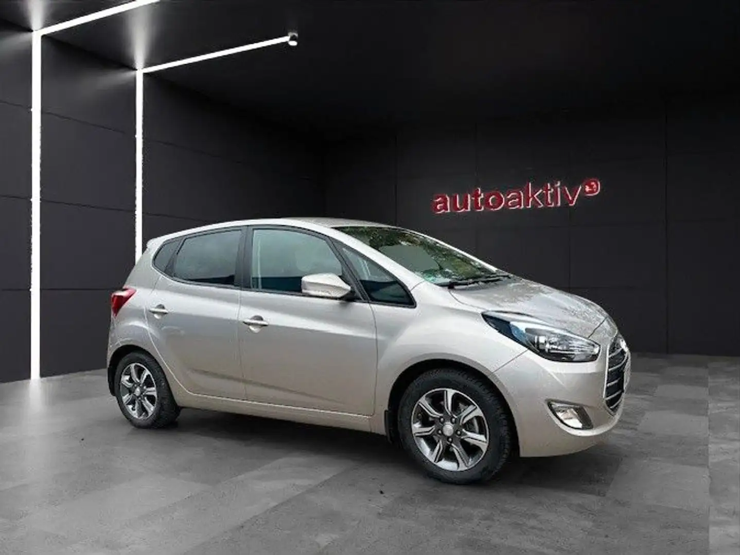 Hyundai i20 ix20 1.6 Automatik/Aus 1 Hd/S+L Hzg/AHK/PDC/Alu Beige - 2
