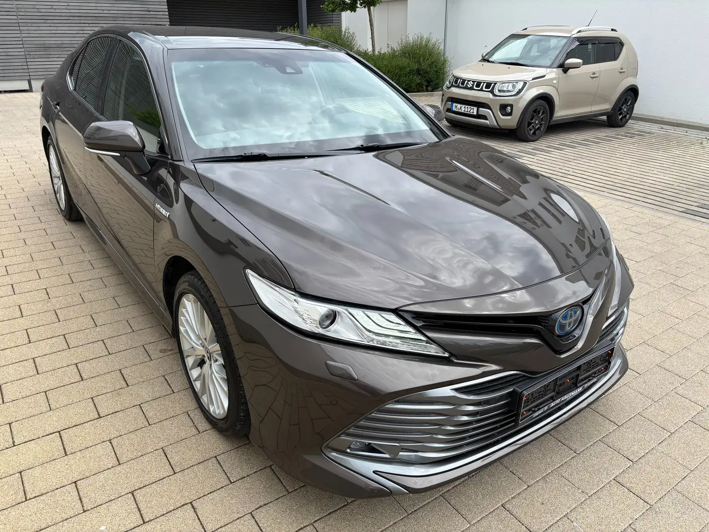 Toyota Camry Hybrid Executive Bronze - 2