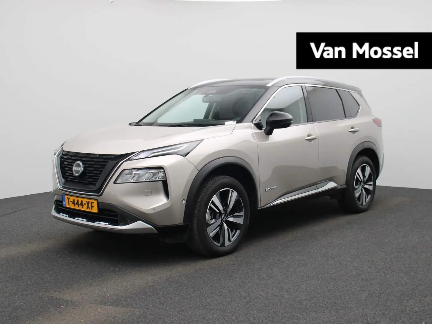 Nissan X-Trail 1.5 e-4orce Tekna 4WD 7 Persoons. 214PK | Panorama Grijs - 1