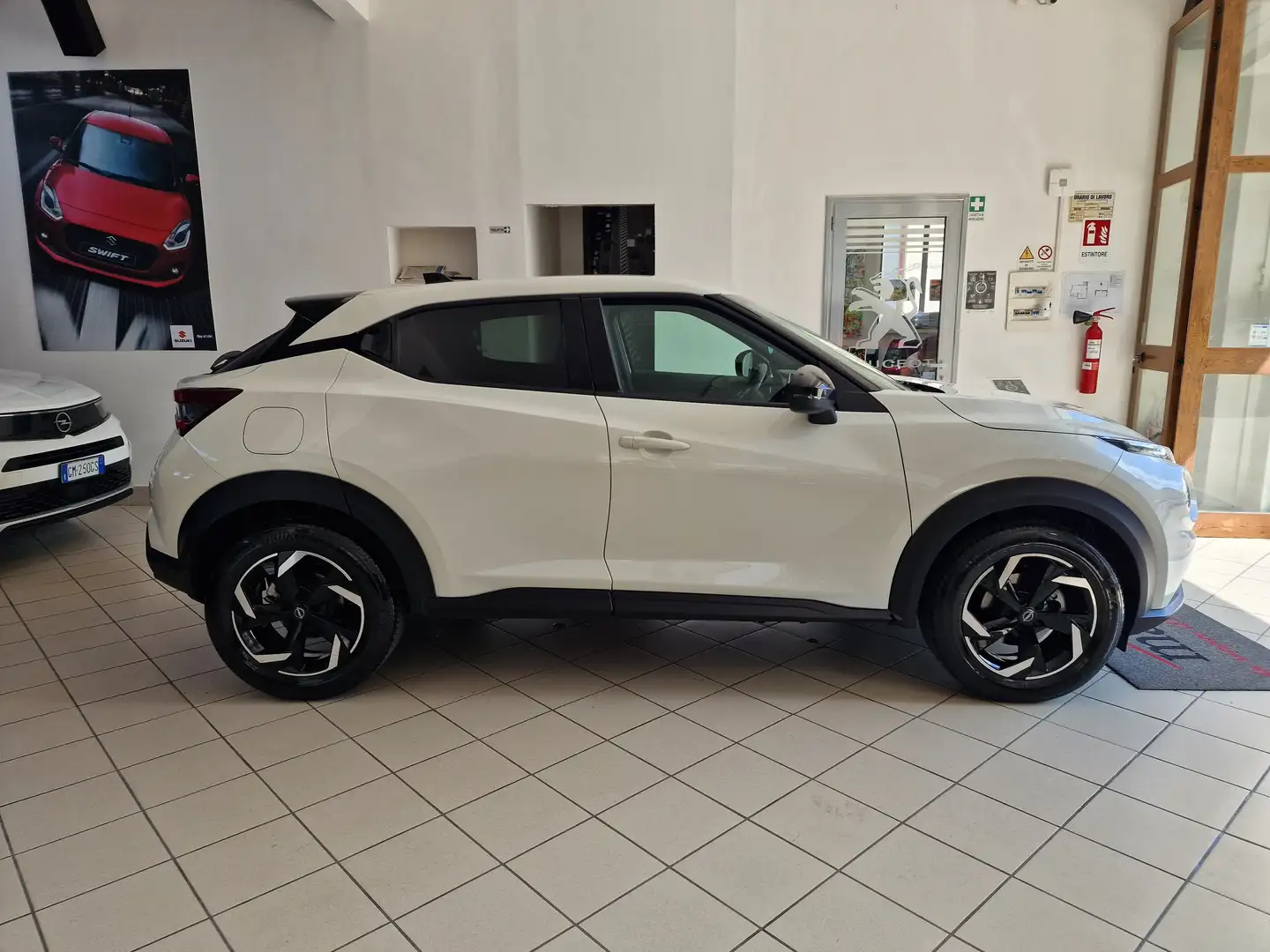 Nissan Juke Juke 1.0 dig-t N-Connecta 114cv Bianco - 2