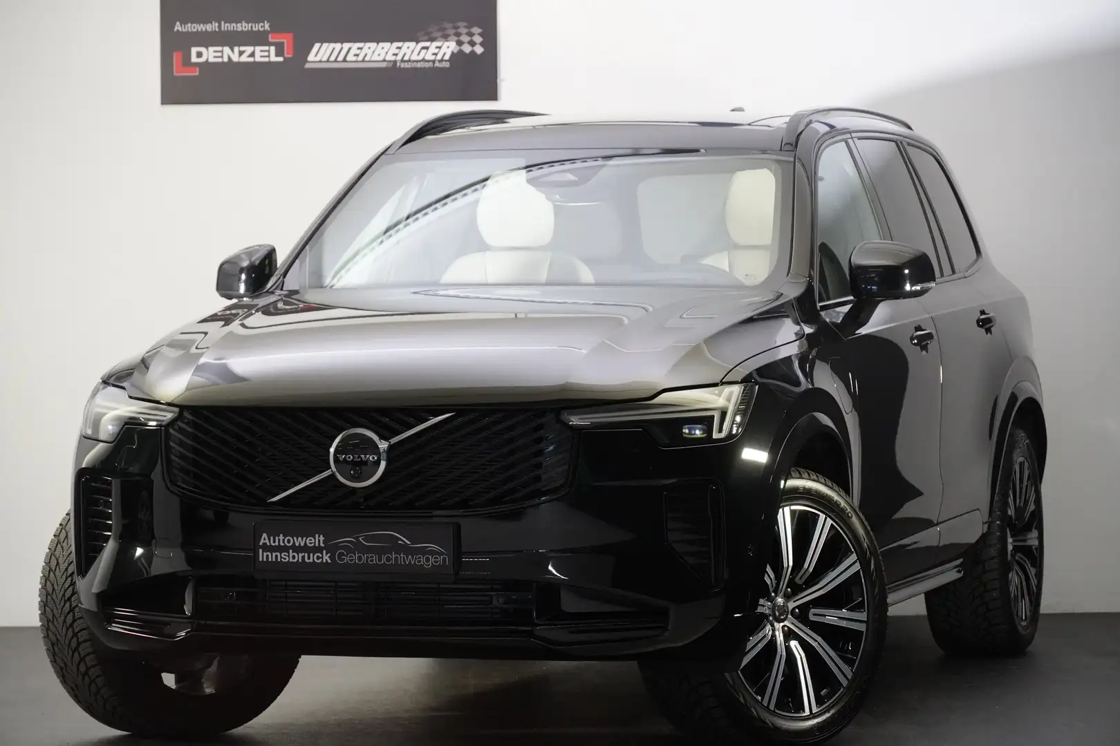 Volvo XC90 T8 AWD PHEV 18,8kWh Ultra Dark Schwarz - 2