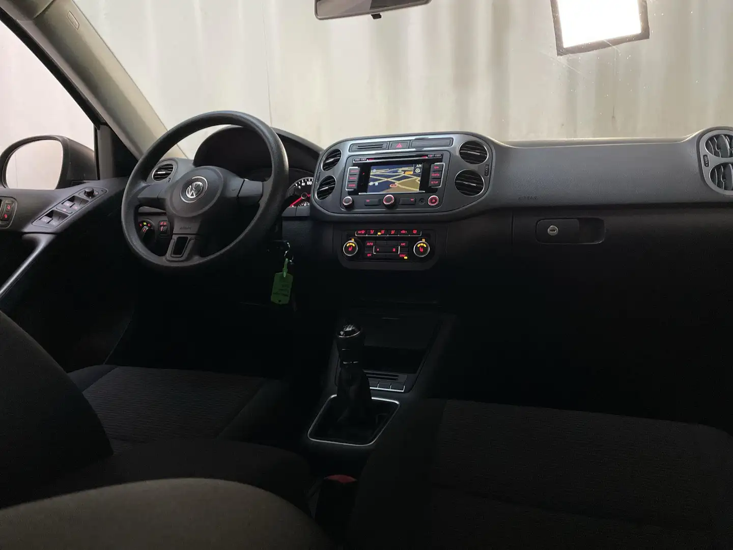 Volkswagen Tiguan 1.4 TSI Sport&Style Navigatie Parkeersensoren Stoe Gris - 2