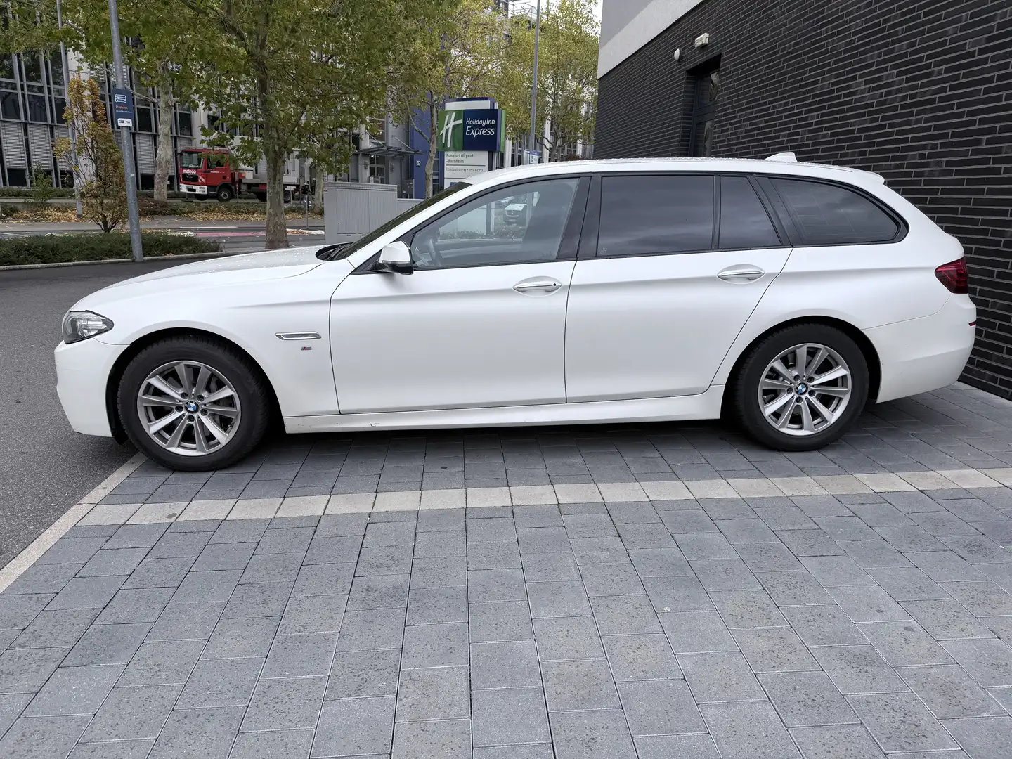 BMW 525 BMW 525d xDrive Neu Insp Top Ausstattung Grau - 2