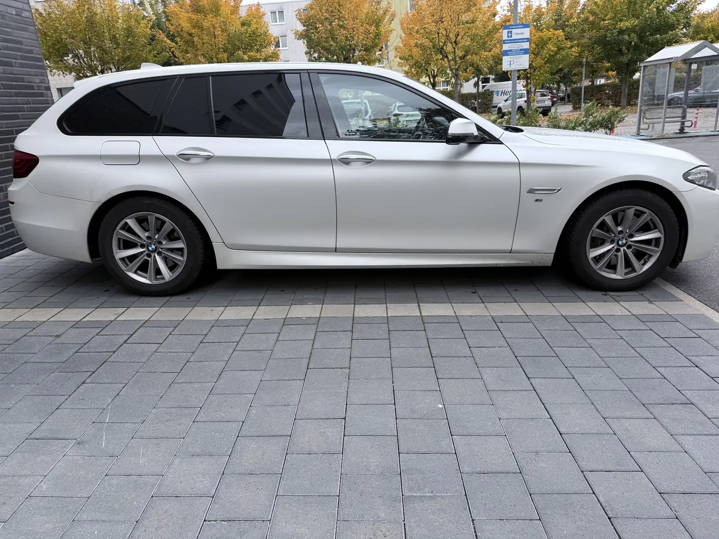 BMW 525 BMW 525d xDrive Neu Insp Top Ausstattung Grau - 1