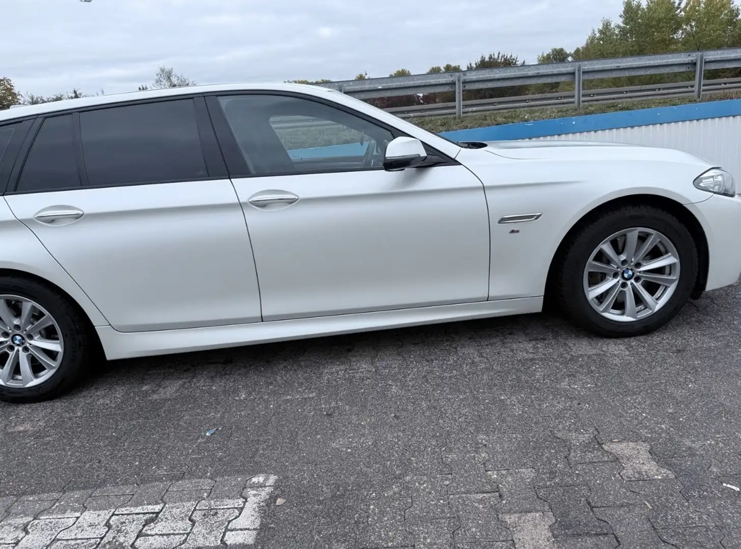 BMW 525 BMW 525d xDrive Neu Insp Top Ausstattung Grau - 2