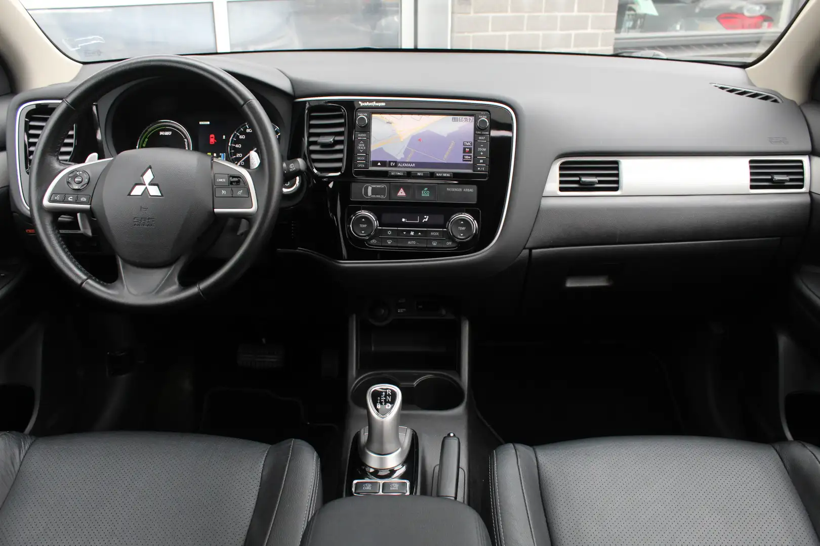 Mitsubishi Outlander 2.0 PHEV Instyle / Schuifdak / Leer / Keyless / N. Modrá - 2